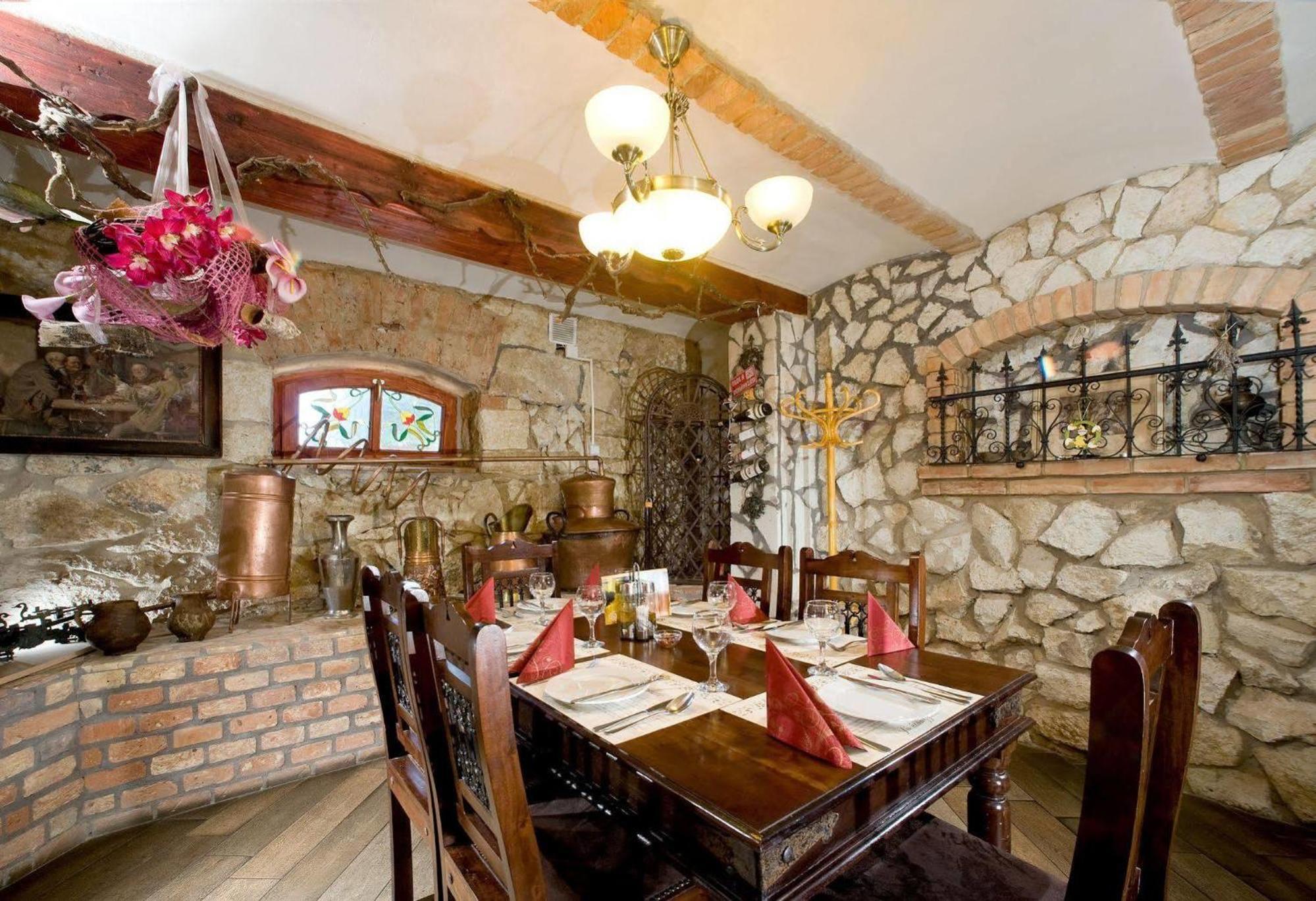 Castle Wellness Resort Sosto Nyiregyhaza Bagian luar foto