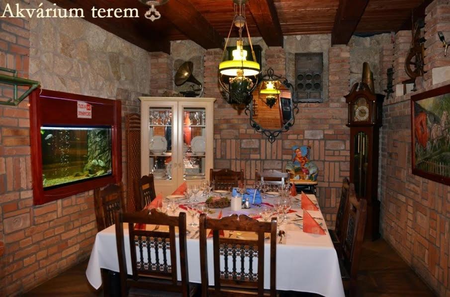 Castle Wellness Resort Sosto Nyiregyhaza Bagian luar foto