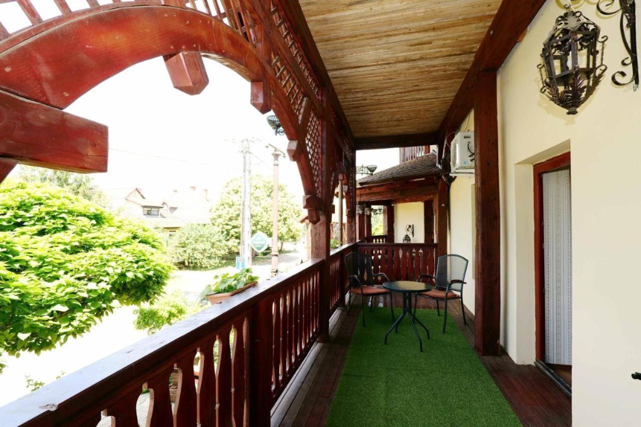 Castle Wellness Resort Sosto Nyiregyhaza Bagian luar foto